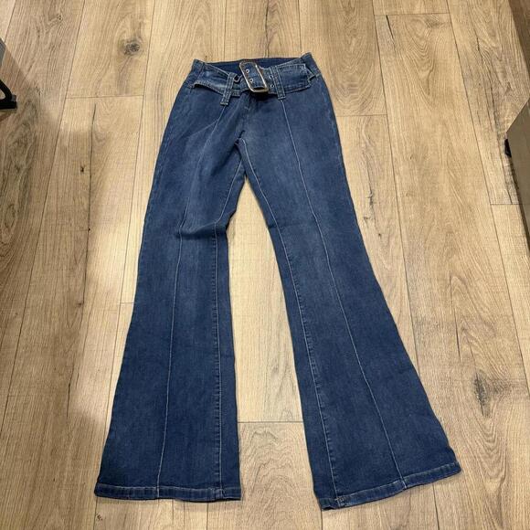 White Fox Flared Denim Jeans with Belt Size Small - Picture 1 of 2